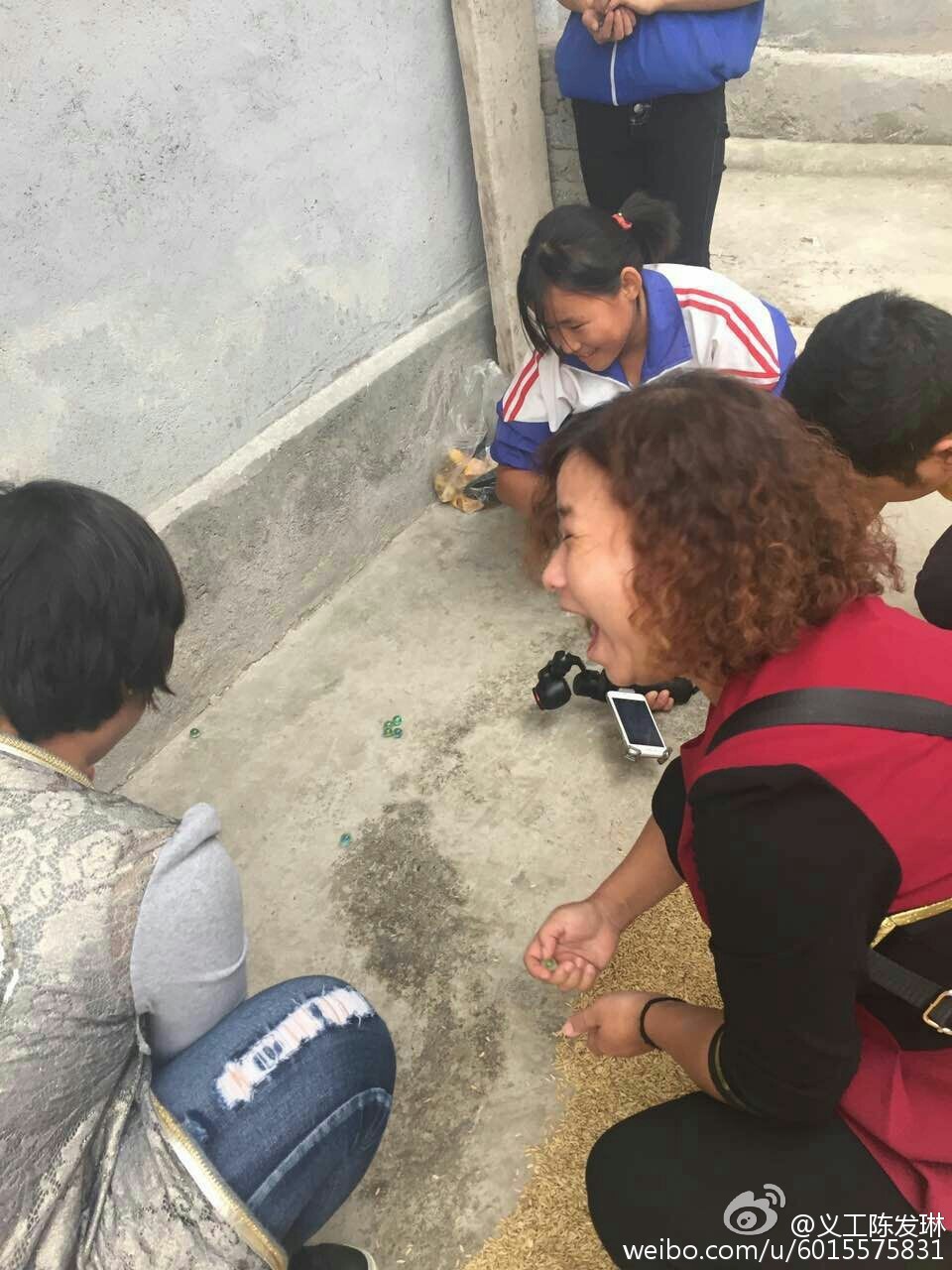 和孩子们玩的开心！